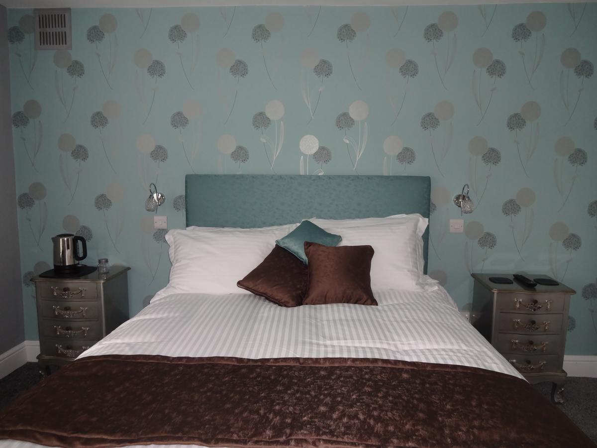 The Snooty Fox Warminster Hotel Exterior foto